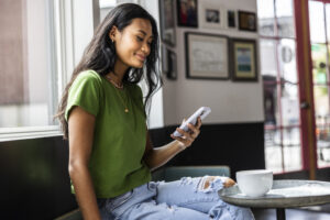Young woman using smartphone in coffeeshop